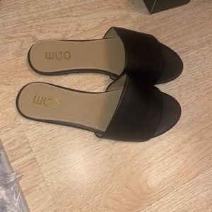 Women’s size 9 wide width slide sandal